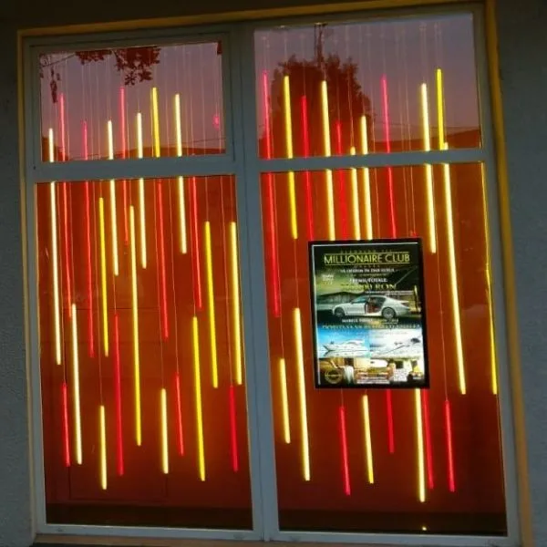 oiect unic - Vitrina luminoasa.